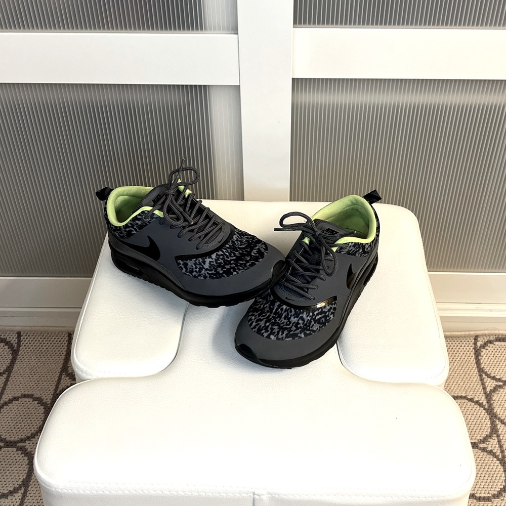 Womens NIKE size 6